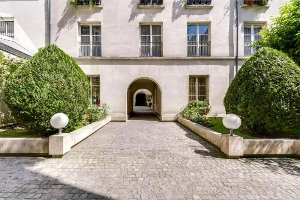 Modern And Eclectic 3bd Duplex In Le Marais! Appartement Parijs